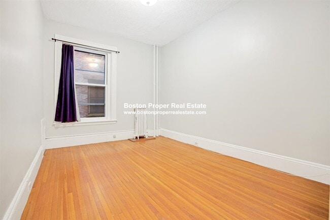 Building Photo - 405 Marlborough St