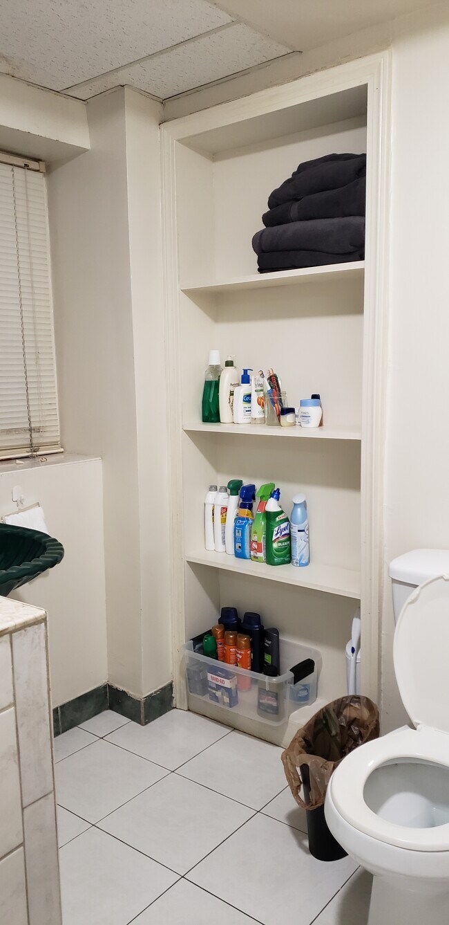 Bath room - 4109 Pine St