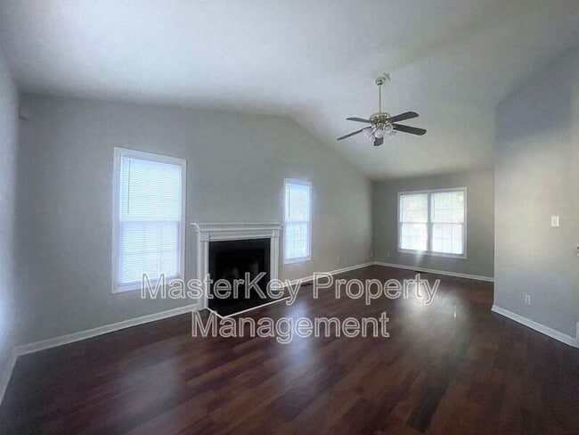 Building Photo - 106 Love Valley Dr
