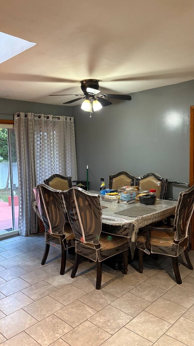 Building Photo - 8 Howard St