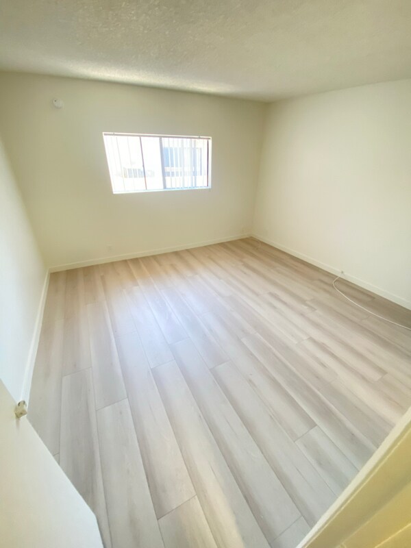 Foto del edificio - 14942 Burbank Blvd