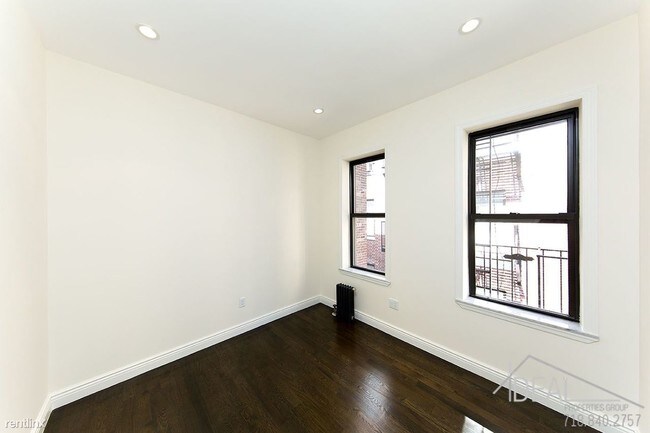Building Photo - 33 Linden St