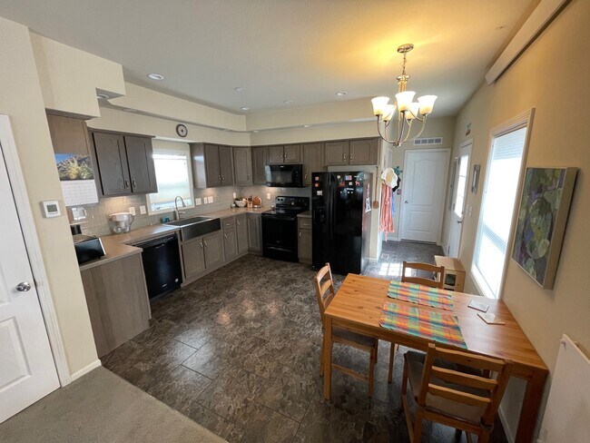 Building Photo - 180 Barnwood Cir