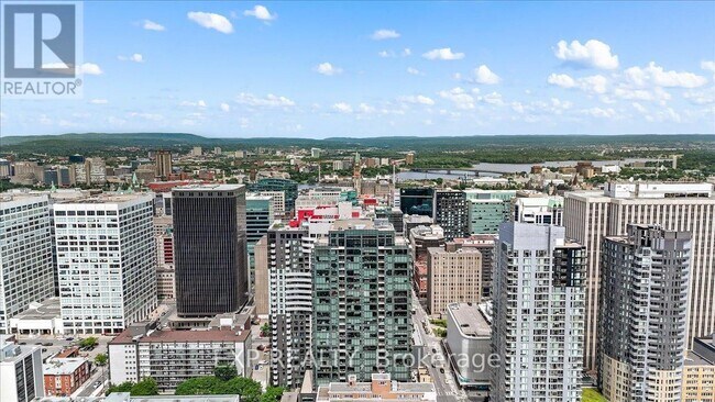 Building Photo - 180-180 Metcalfe St