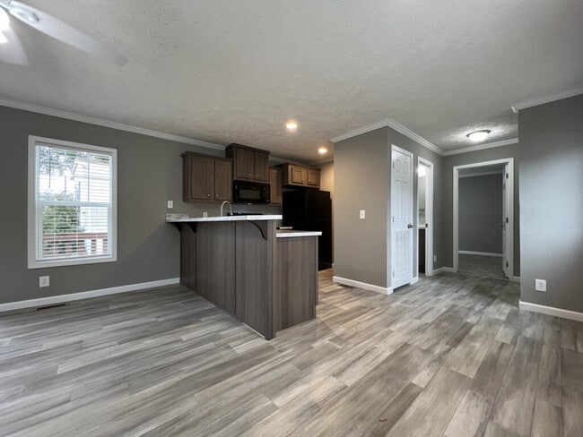 Building Photo - 147 W Sourwood Dr