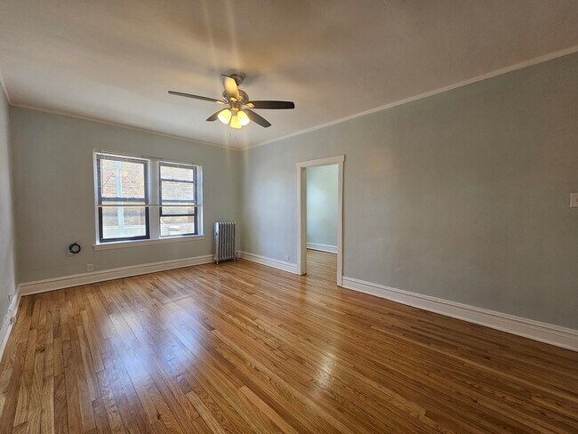 Foto del edificio - 3412 W Montrose Ave