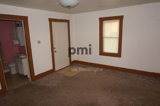 Building Photo - 2582 E Garfield Ave