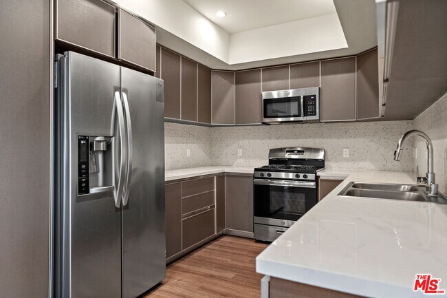 Foto del edificio - 3618 Dunn Dr