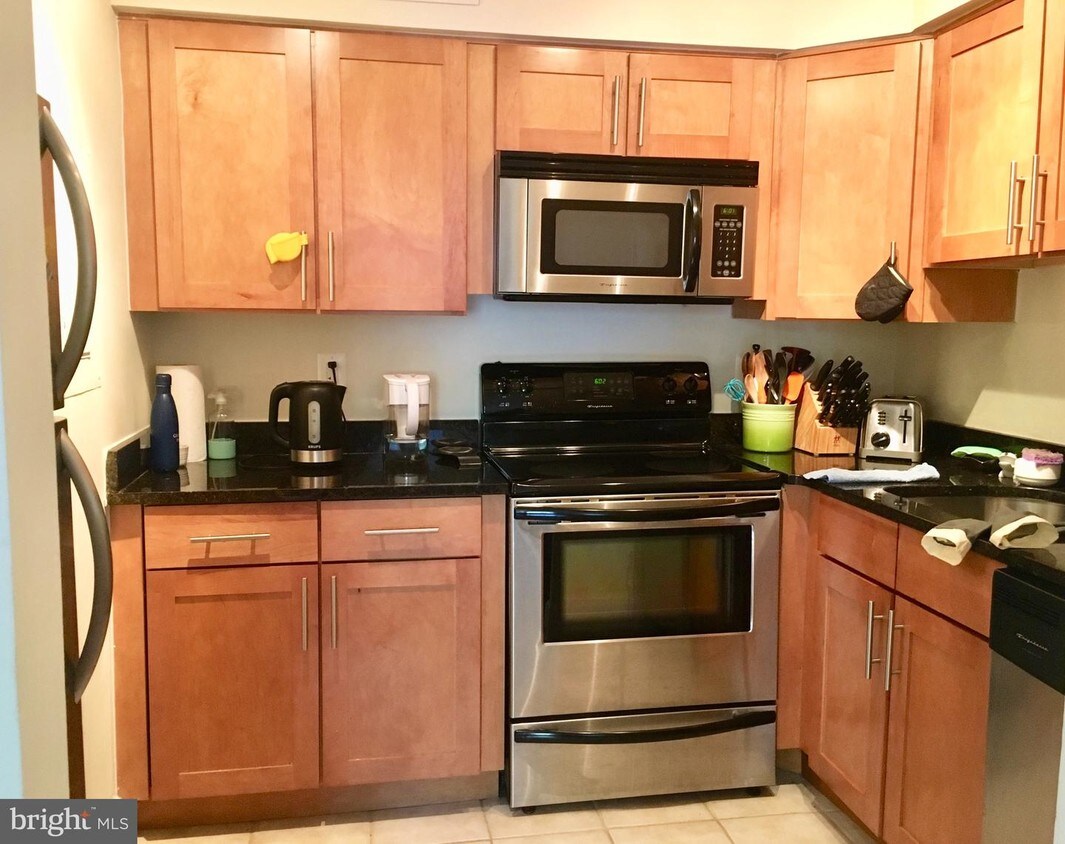 Foto principal - 3611 38th St NW