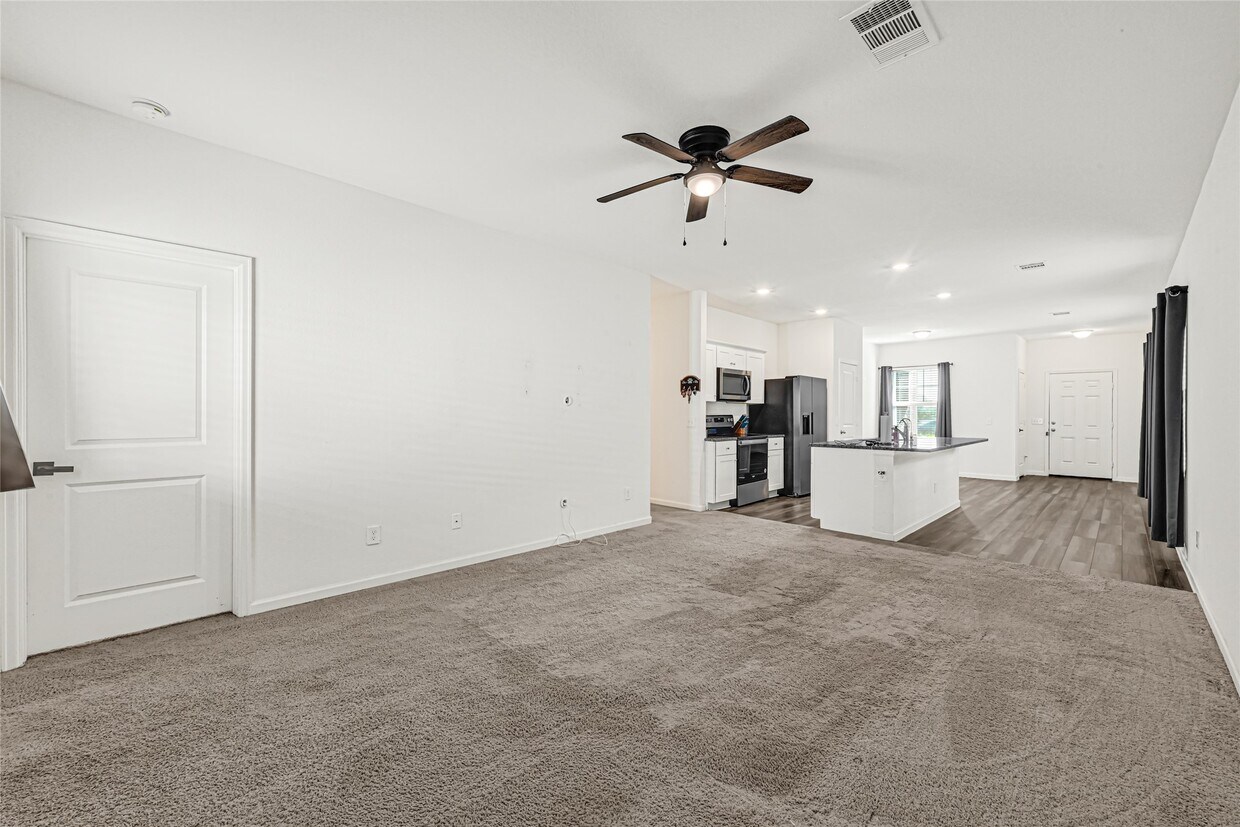 Foto del edificio - 7311 Roseshine Dr