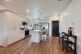 Building Photo - 1414 Mordyl Loop