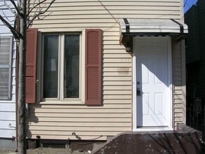 Building Photo - 825 Anderson St