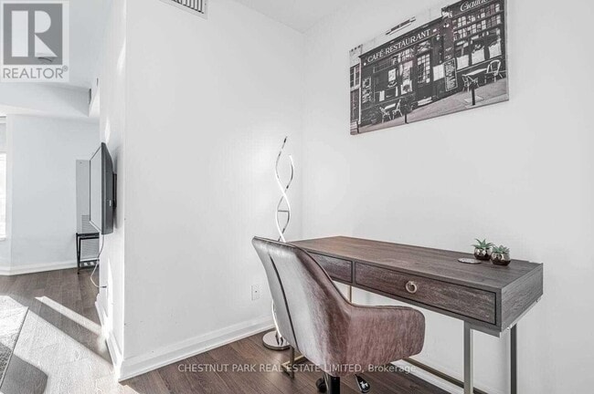 Photo du bâtiment - 155 Yorkville Ave