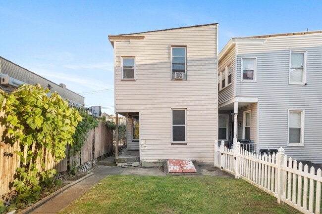 Photo - 4431 Howley St House