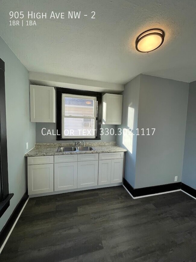 Foto del edificio - One bedroom one bathroom second level apar...