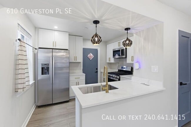 Photo - 610 Galveston Pl SE House