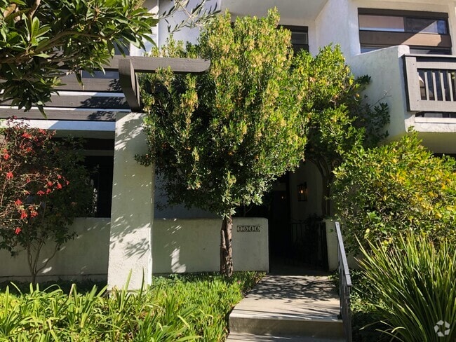 Front Entrance - 1546 Michael Ln