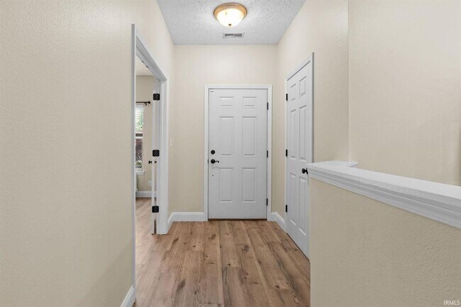 Foto del edificio - 3BR + Den + Biggest Fenced Yard in Neighborhood