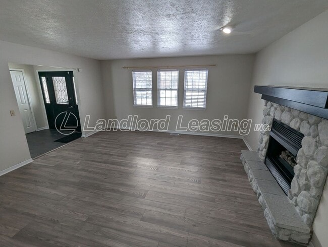 Building Photo - 35330 Oxford Ct