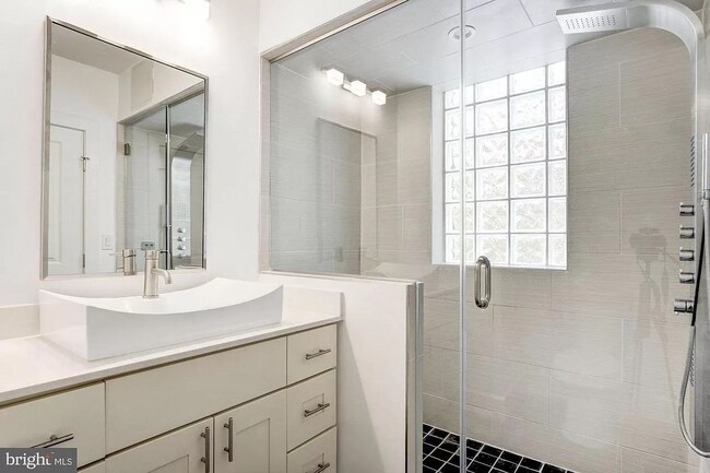 Master Bath - 39 V St NE