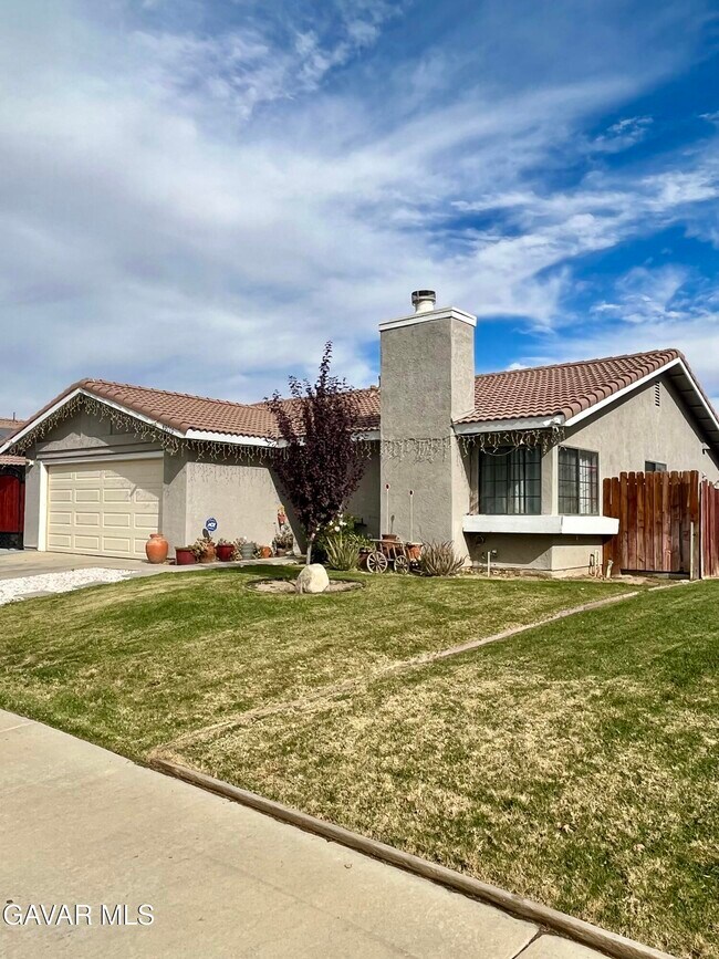 Foto del edificio - 43770 Santa Rosa Cir
