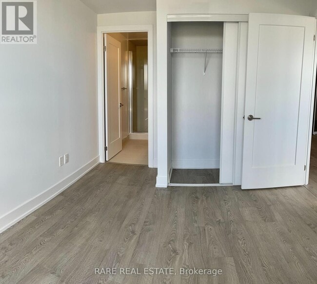 Photo du bâtiment - 2550-2550 Simcoe St N