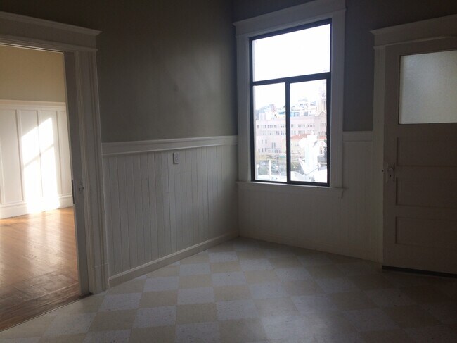 eat-in kitchen view3 - 1816 Mason St