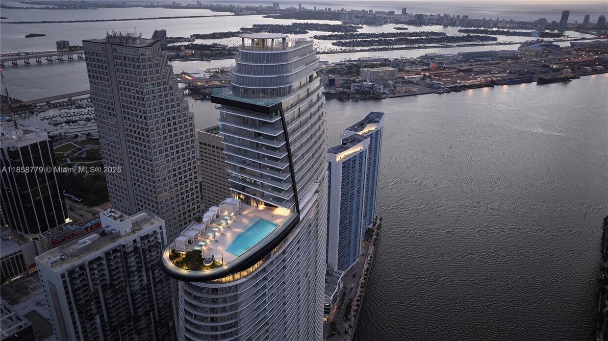 Primary Photo - 300 Biscayne Boulevard Way