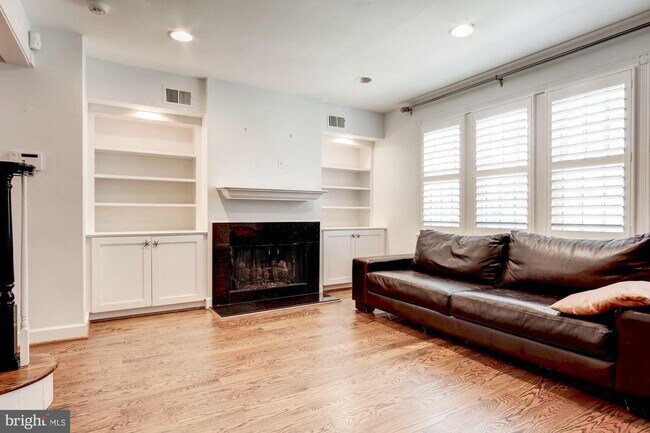 Foto del edificio - 4463 Greenwich Pkwy NW