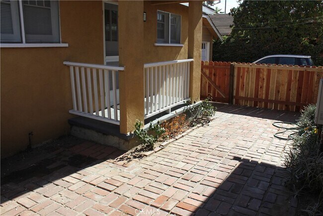 Building Photo - 52 N San Marino Ave