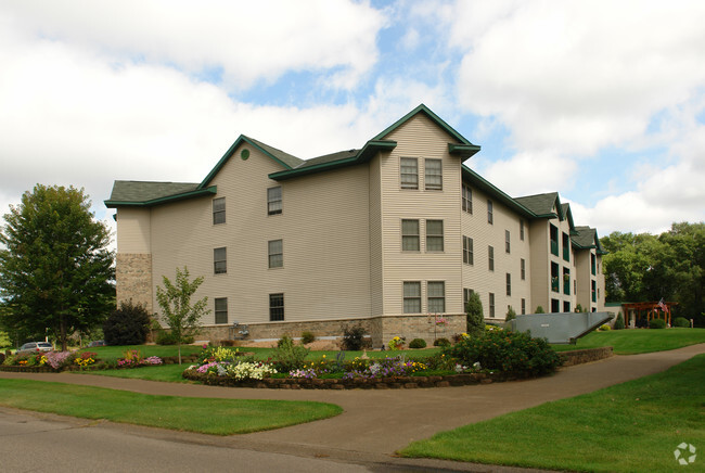 Building Photo - Majestic Greens