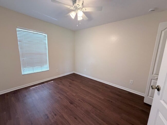 Foto del edificio - PRICE DROP !!!!3-Bedroom, 2-Bathroom Rental with Den