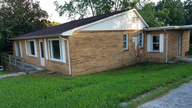 Building Photo - 417 E Rockwood St