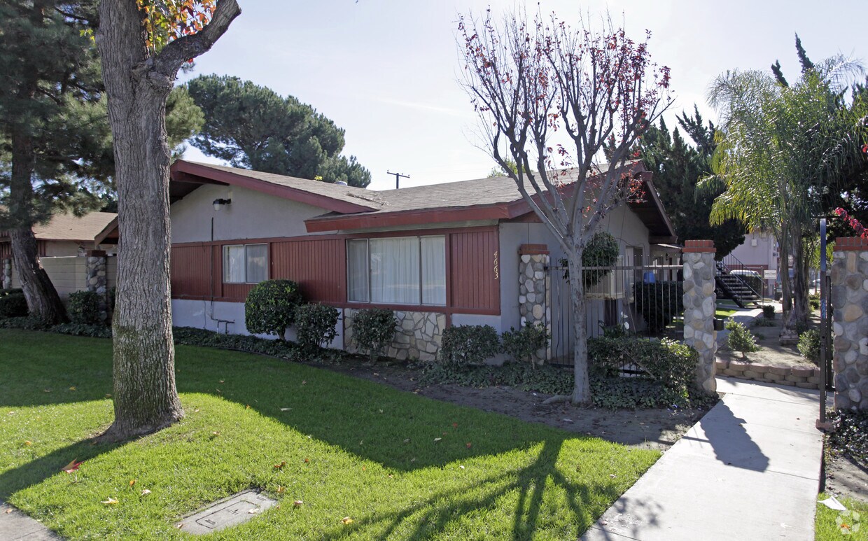 Primary Photo - 4663 Canoga