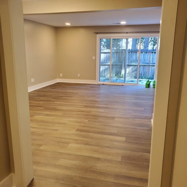 Building Photo - Percival 2005