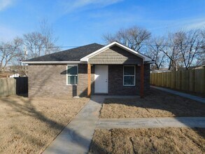 Building Photo - 908 N 47th St