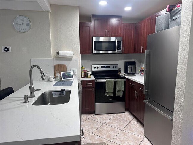 Building Photo - 3900 SW 52nd Ave