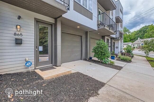 Foto del edificio - 865 Cavanaugh Avenue SE