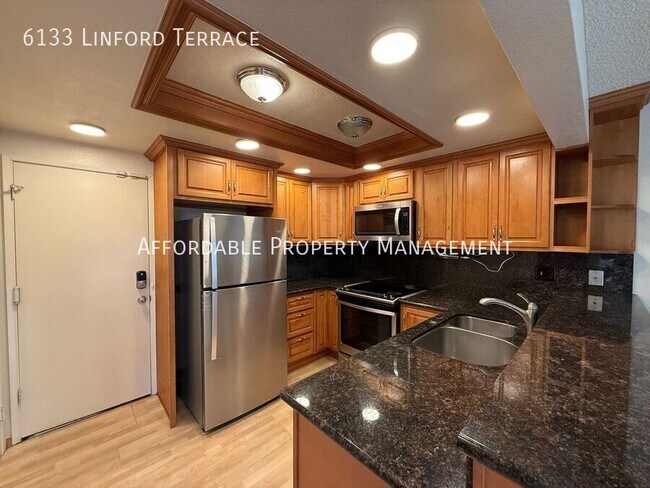 Foto del edificio - 6133 Linford Terrace