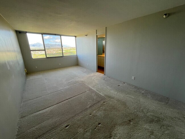 Foto del edificio - Pearl City: Century Park Plaza 2BR, 2 Bath 2 Pkg