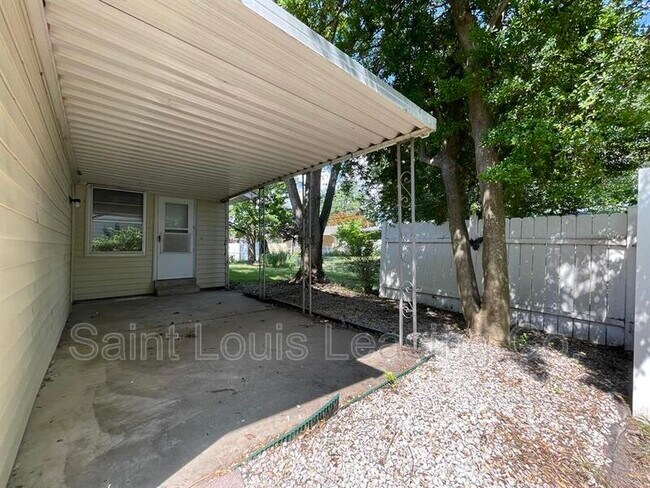 Building Photo - 2745 Knollwood Ln
