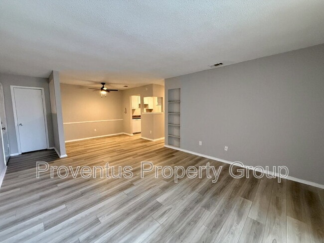 Foto del edificio - 260 N Crow Rd