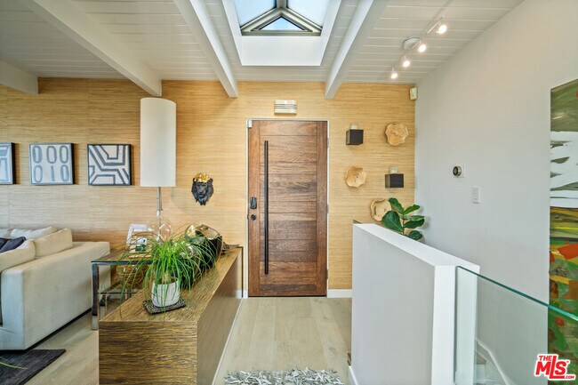 Foto del edificio - 3288 Wrightwood Dr