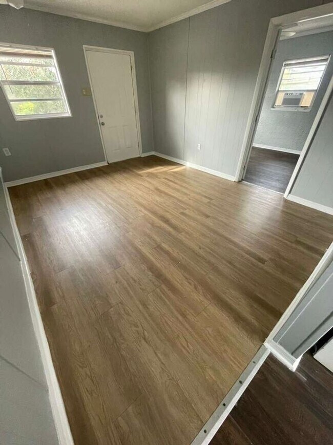 Building Photo - 1407 Lotela Ave