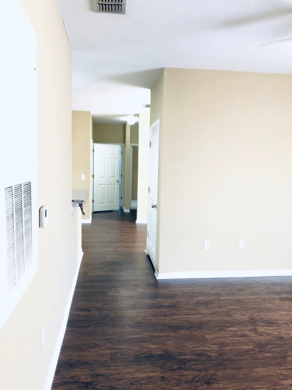Building Photo - 825 Grand Regency Pointe