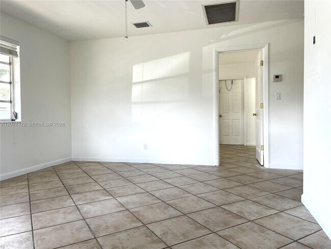 Foto del edificio - 225 NW 23rd St
