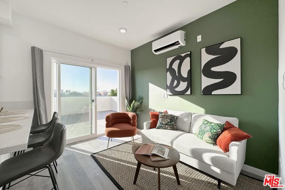 Foto principal - 3124 W 11th St