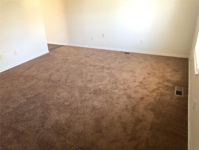 Building Photo - 122 Lazarcheff Dr