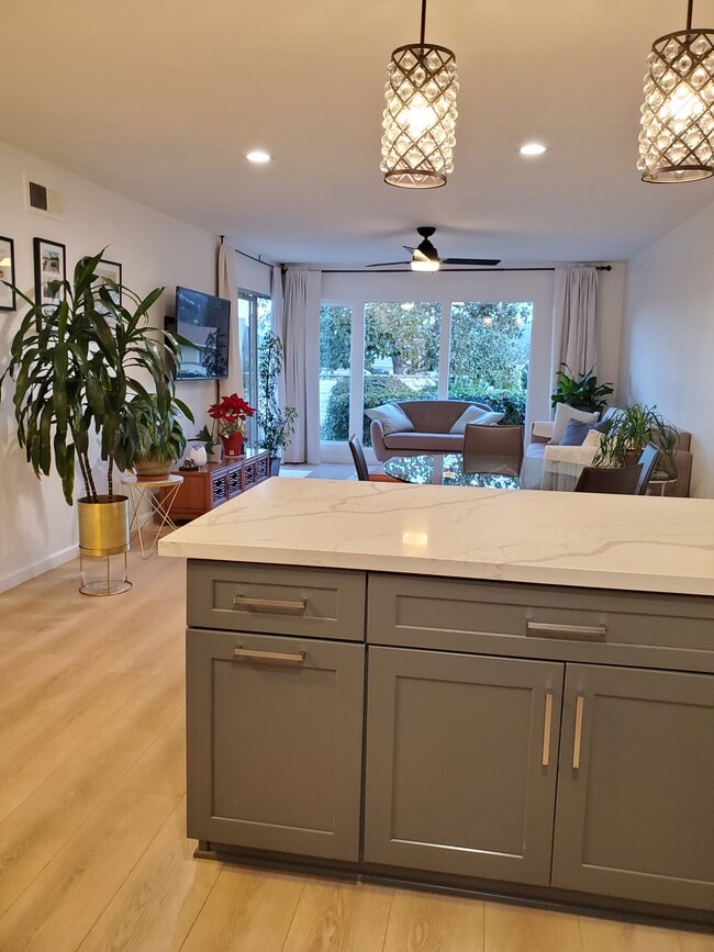 Building Photo - 1607 La Madera Ln