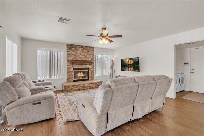 Foto del edificio - 6366 E Riverdale St